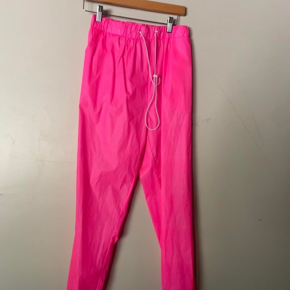 Neon pink matching windbreaker and - Picture 3 of 4